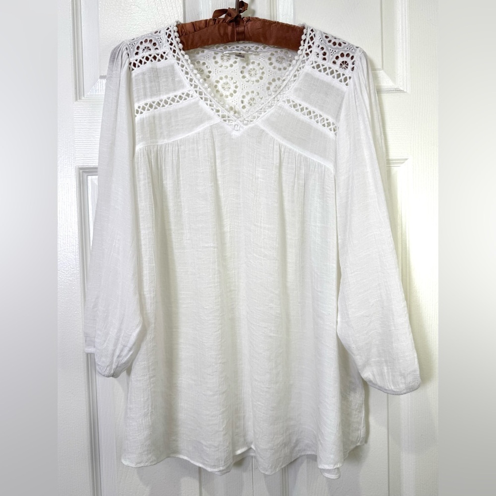 John Paul Richard White Crochet Yoke V-Neck Blouse size Medium EUC